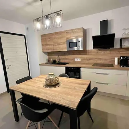 Apartment Grand T2 Avec Parking Gratuit Borgo (Corsica)