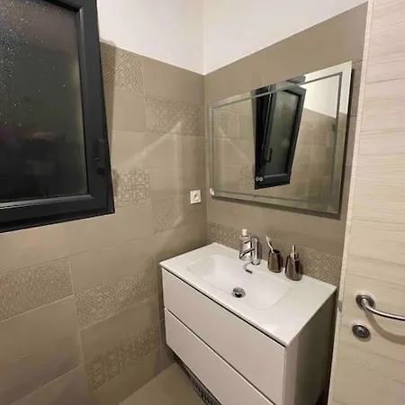 Grand T2 Avec Parking Gratuit Apartment